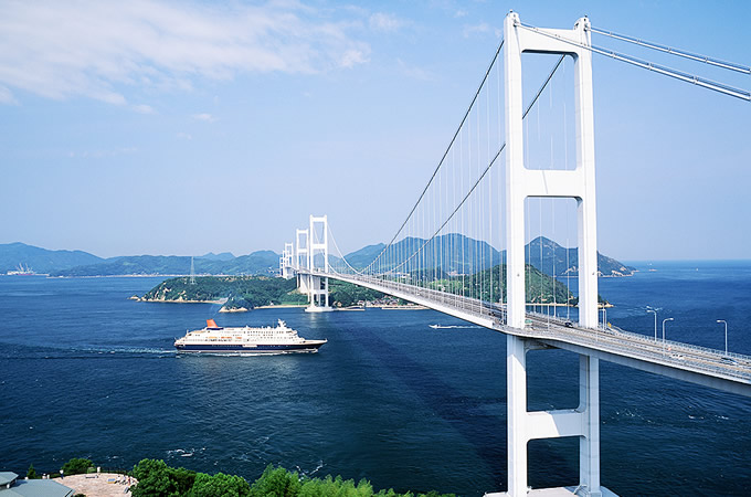 世界に誇る三連吊り橋「来島海峡大橋」